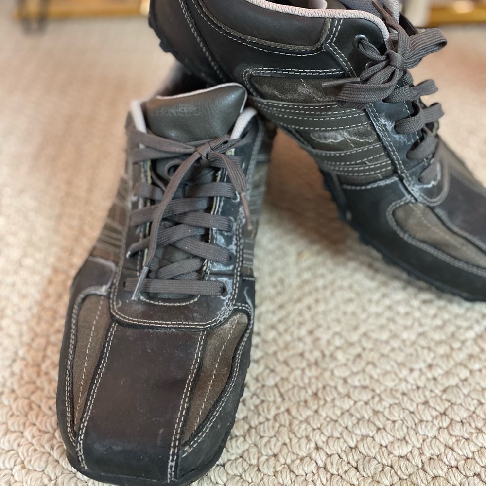 Men’s Skechers SIZE: 12